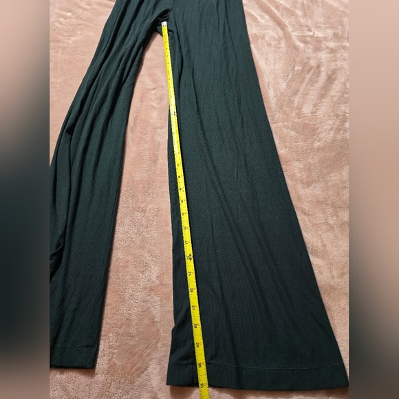 SKIMS Soft Lounge Sleep Set in SPRUCE GREEN Ribbed Size XSmall - Picture 11 of 14